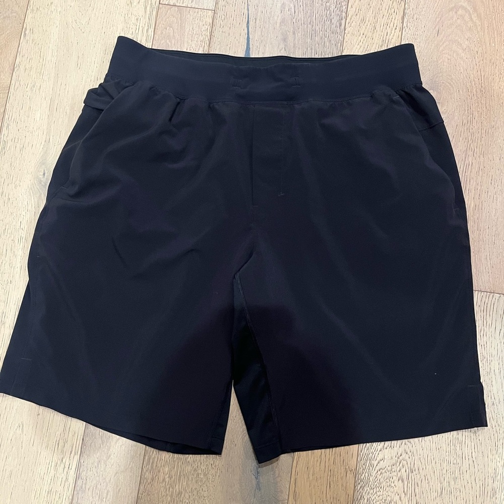Lululemon black the linerless men’s short 9”